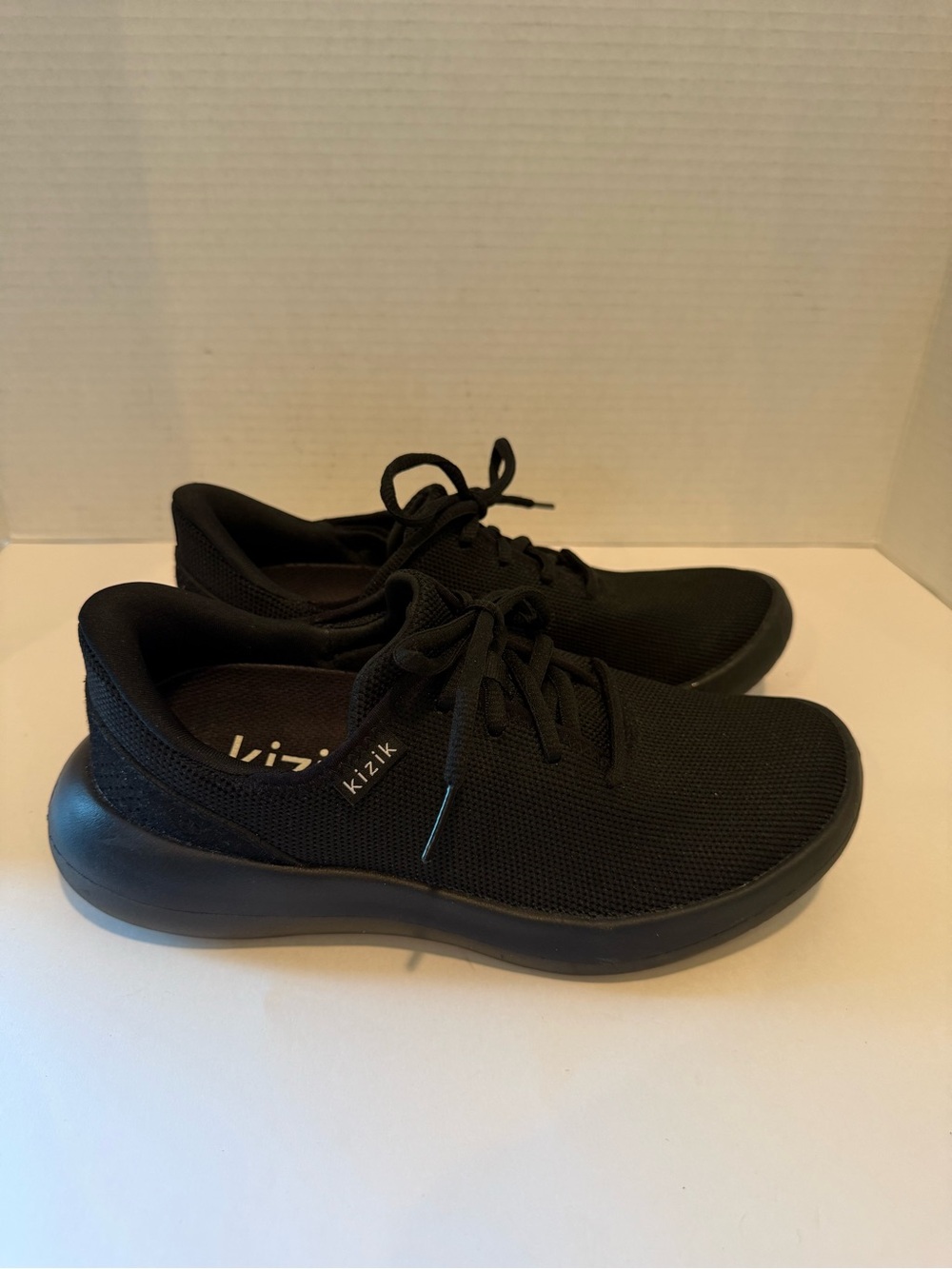 Kizik black sneakers ladies 6.5